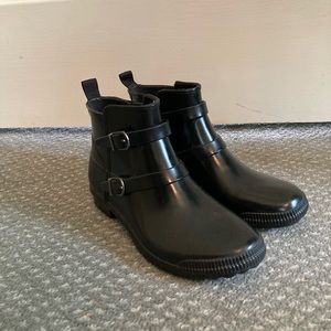 Rubber rain boots